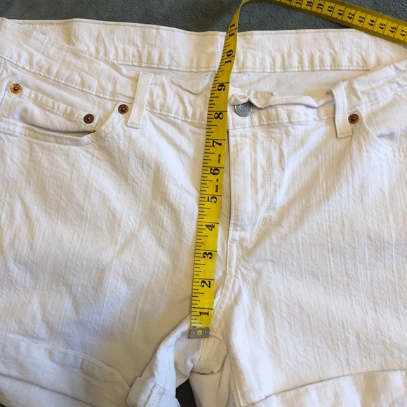 White Levi mid-rise shorts size 14 / 32 - Picture 7 of 8